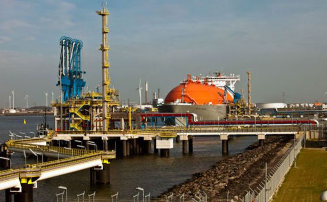 Port of Rotterdam adds fresh incentive for ships to bunker LNG :: Lloyd ...