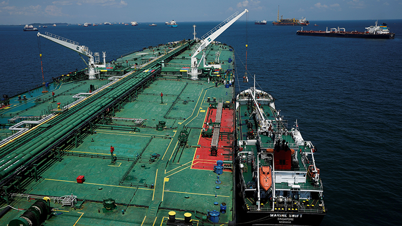 Bunker vessel fuels Pu Tuo San VLCC in Singapore in 2019