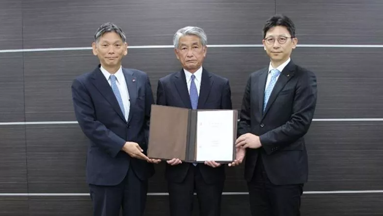 Contract signing ceremony for Mitsubishi Shipbuilding