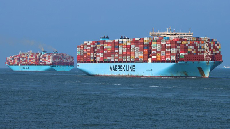 Munich Maersk and Mogens Maersk passing at Rotterdam