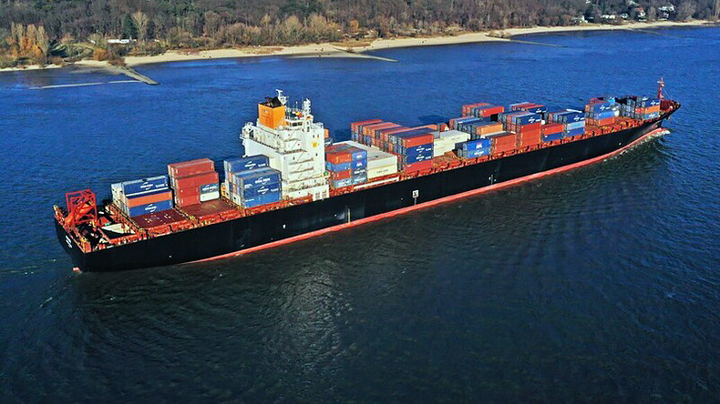 Containership Oakland at Hamburg