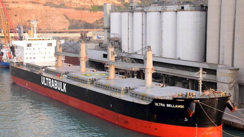 Bulk carrier Ultra Bellambi at port unloading