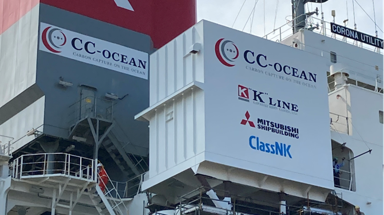 Carbon capture unit on board a containership