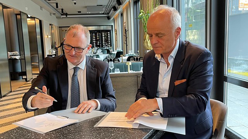 OSM's Chief Executive Finn Amund Norbye (right) and OTG's Non-Executive Chairman Peter Ryan (left) formalising the partnership. Credit: OSM