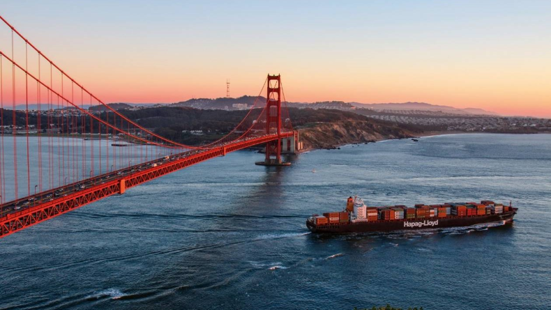 Hapag-Lloyd ship at Golden Gate bridge