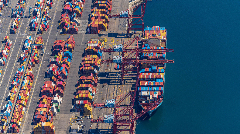 Port of LA with container congestion