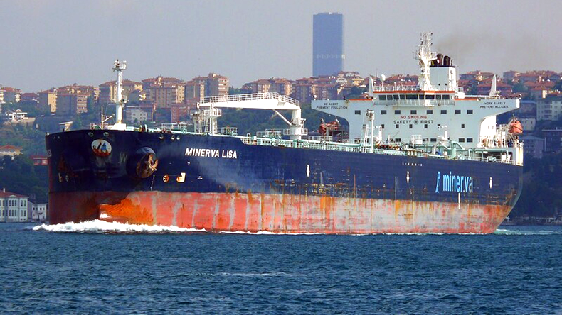 Minerva Lisa at sea